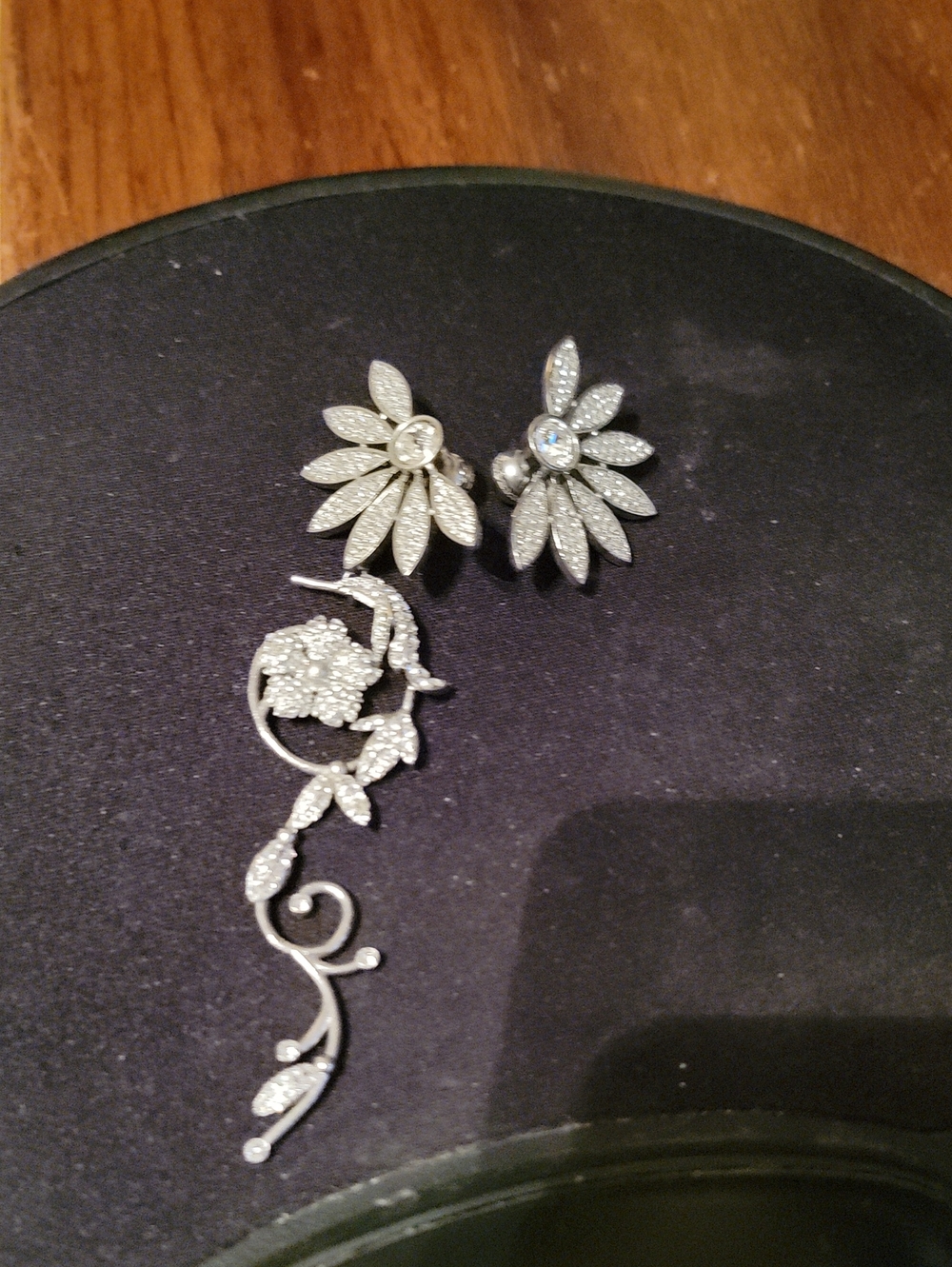 Burberry Crystal Half Daisy Drop Silver Floral Crystal Earrings Set -